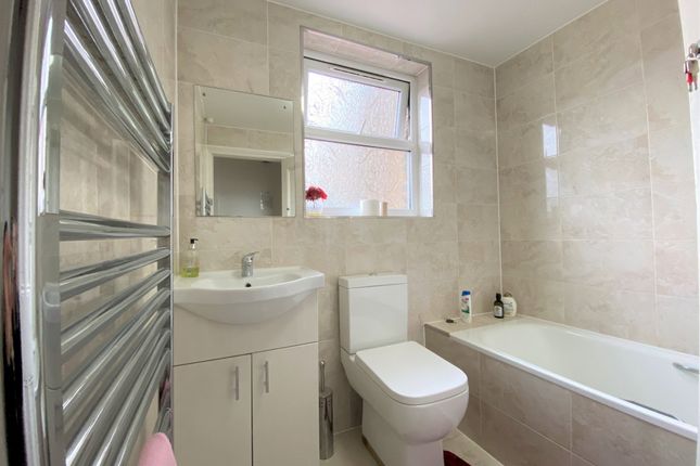 Copy flat 10, 38, Hartington Road, West Ealing photo 3