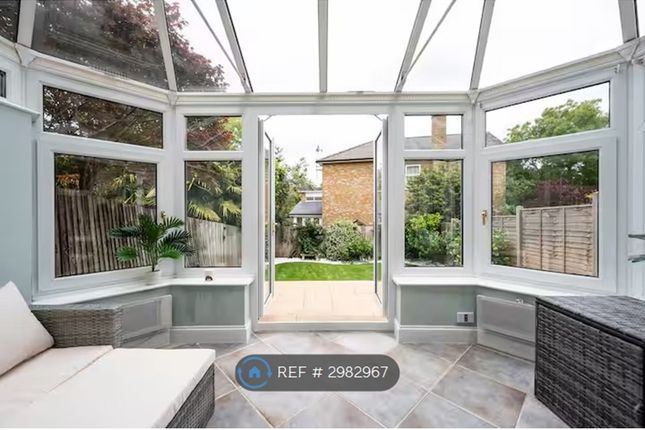 Savery Drive, Long Ditton, Surbiton photo 5