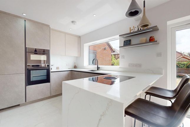 39, Pearse Grove, Milton Keynes photo 4