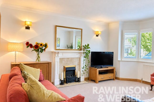 60, High Street, West Molesey photo 2