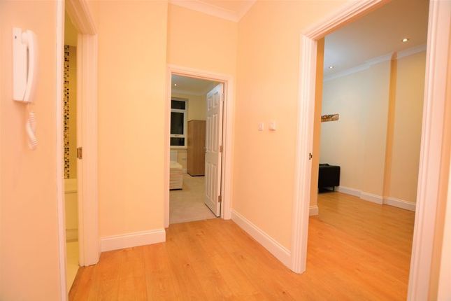 Flat 3 Sapphire Court,, 274-276 High Street,, Slough photo 4
