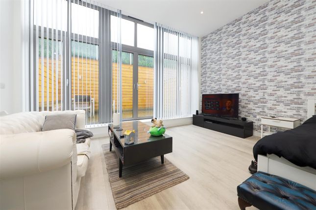 74, Talbot Skyline 204-226, Imperial Drive, Harrow photo 3