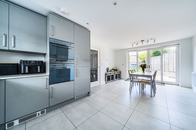 9 Chestnut Drive, Pulborough photo 2