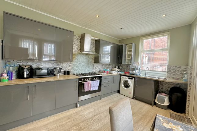 9, Dorset Avenue, Leeds photo 2