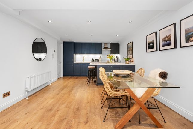 Flat for sale in Lansdowne Place, London