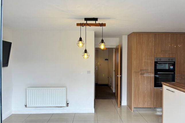 27 Coed Y Felin, Pontypool photo 5