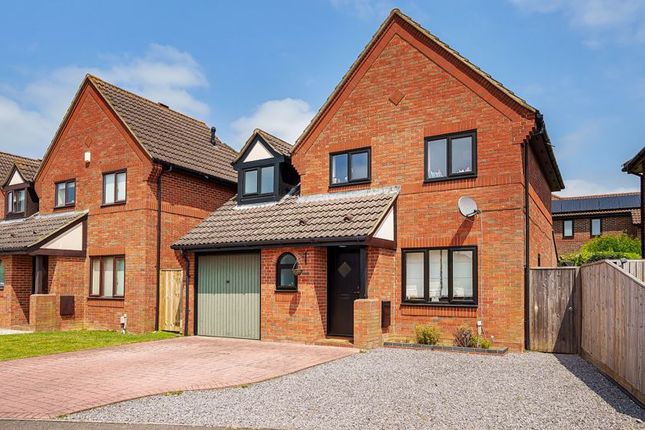 Detached house to rent in Knollys Close, Abingdon