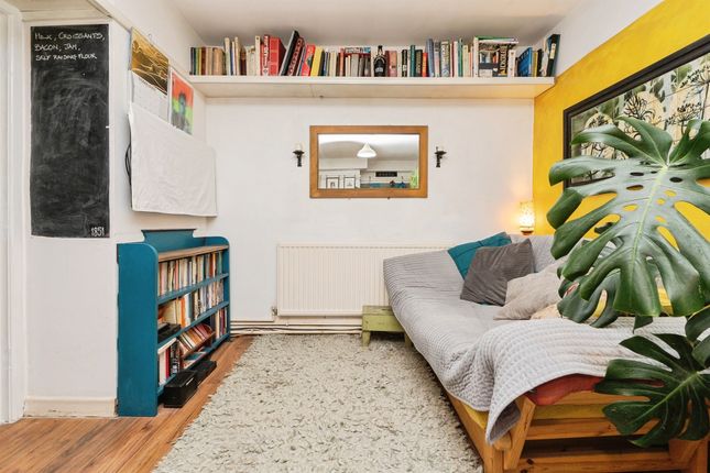 Flat 3, 4, Claremont Street, Bristol photo 4