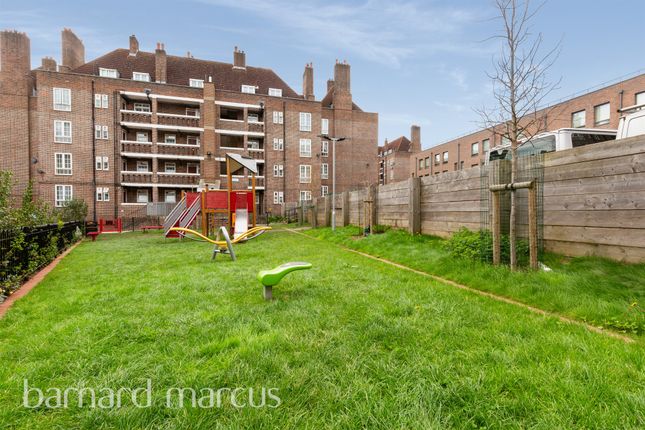 Flat for sale in Dog Kennel Hill Estate, London