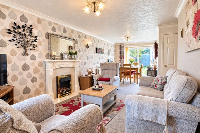 37, Leamington Close, Staffordshire photo 2