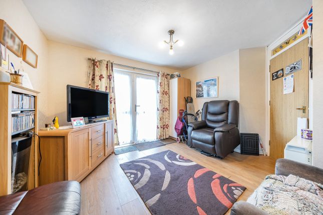 13, Woodlea Court, Cowley photo 2