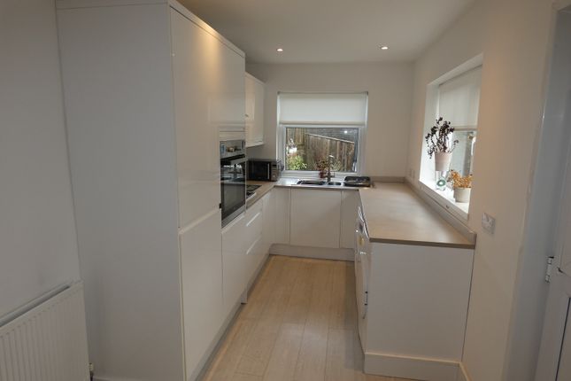 2, Abbots Walk, Cwrt Herbert photo 3