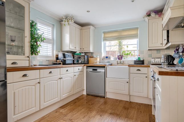 1, Oaks Meade, Carterton photo 4
