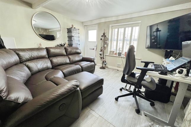 4A, Apperley Road, Bradford photo 3