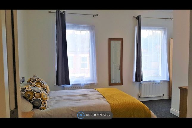 Furnished Luxury Ensuite Rooms Available