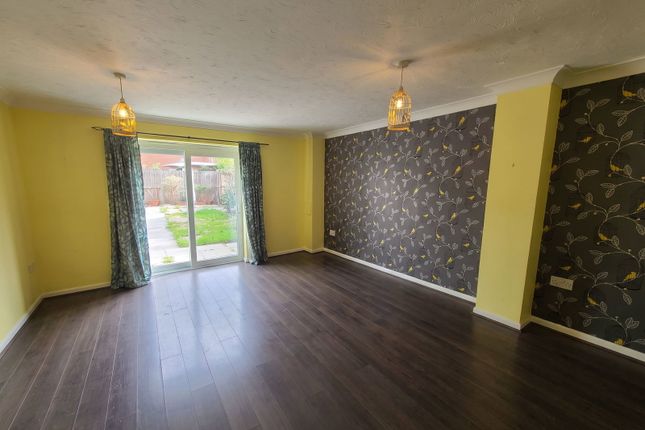 6, Barberry Drive, Southampton photo 4