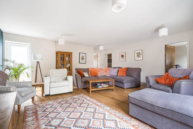 45, Lindsay Avenue, Hitchin photo 3