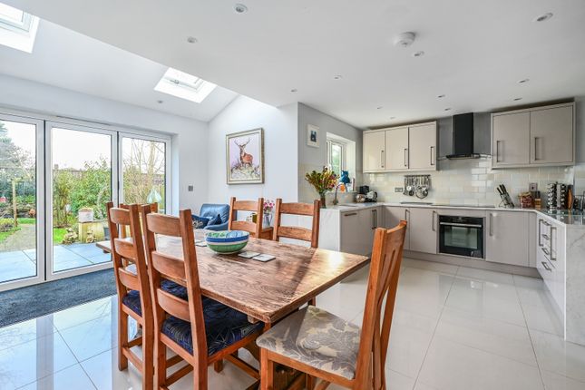 88a, Blackthorn Crescent, Farnborough photo 3