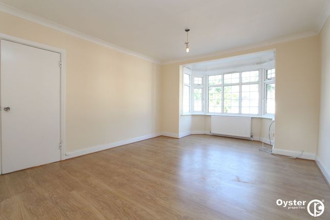 4a Fairfield Crescent, Edgware photo 2