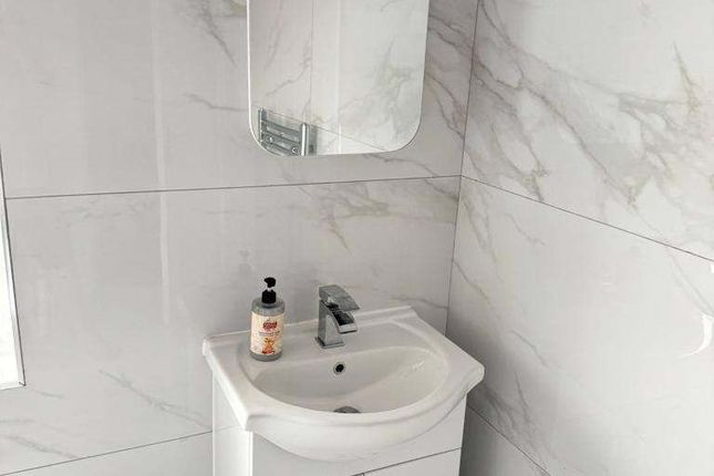 70, Birch Ln, Manchester photo 3