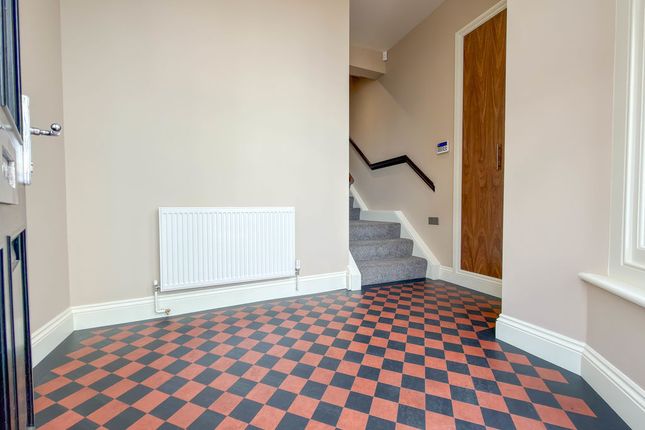 2, Sea View Street, Cleethorpes photo 3