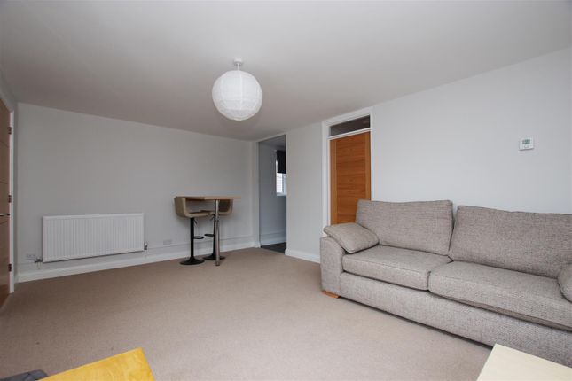 4 Chapel View, High Street, Hungerford photo 4