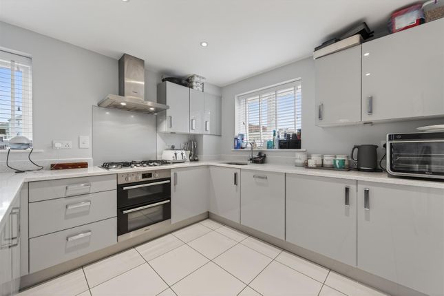 31, Friesland Avenue, Milton Keynes photo 4