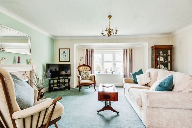 Flat for sale in High Street, Witney