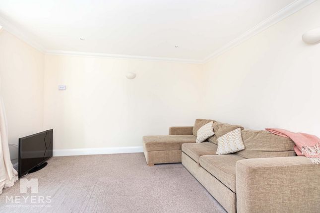 Flat Flat 5, 6, Pinecliffe Avenue, Bournemouth photo 5