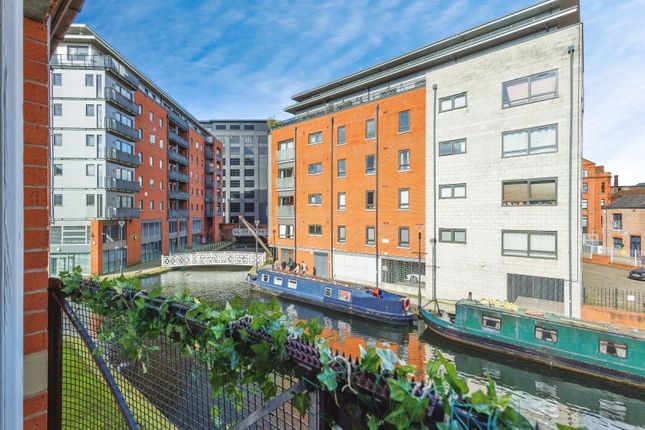 Flat for sale in 5, Wharf Close, Manchester