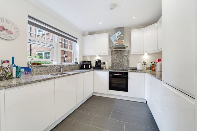 Birchwood Court,Flat 2, Birchwood Drive, West Byfleet photo 2