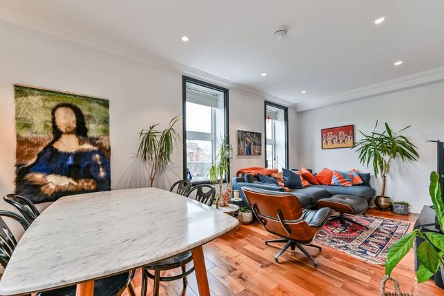 Flat 4 Collingwood House, Mercers Road, London photo 5