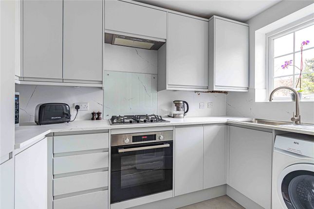 21, Oberon Close, Hertfordshire photo 2