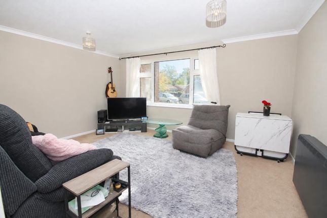 145, Sutton Avenue, Woking photo 4