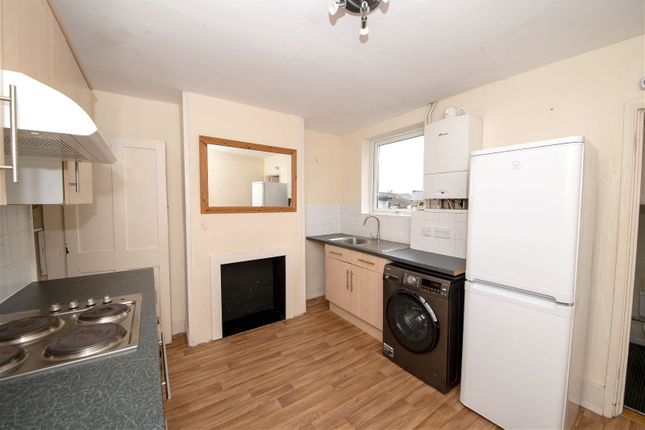 Terraced house to rent in Alpine Street, Reading