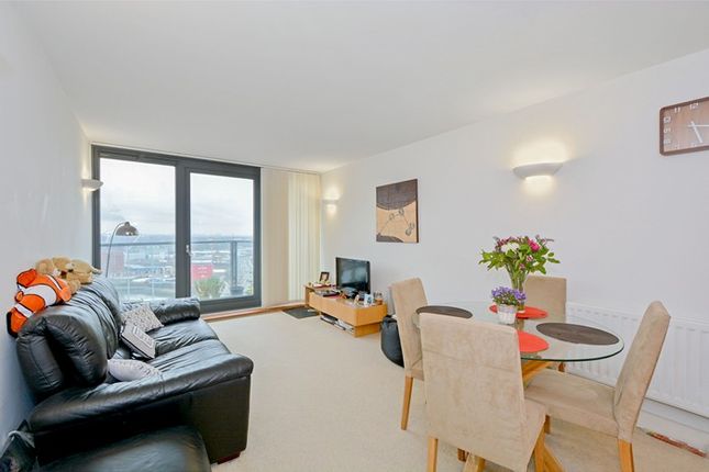 Flat for sale in Blackwall Way, Canary Wharf