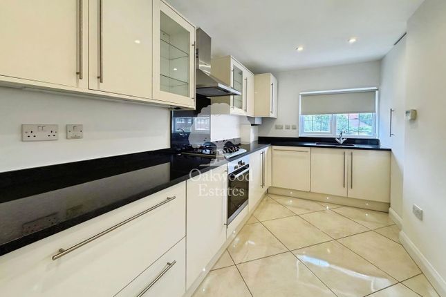 35a, High Street, Burnham photo 2