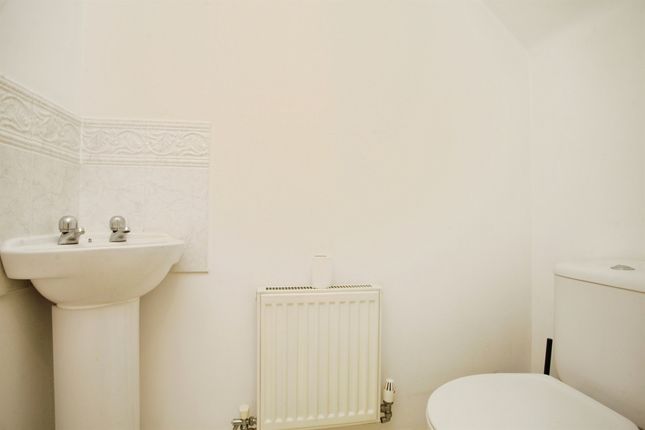 5, Stowe Drive, Rugby photo 4
