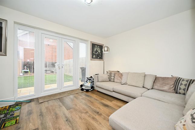 East View Close, Rugby photo 2
