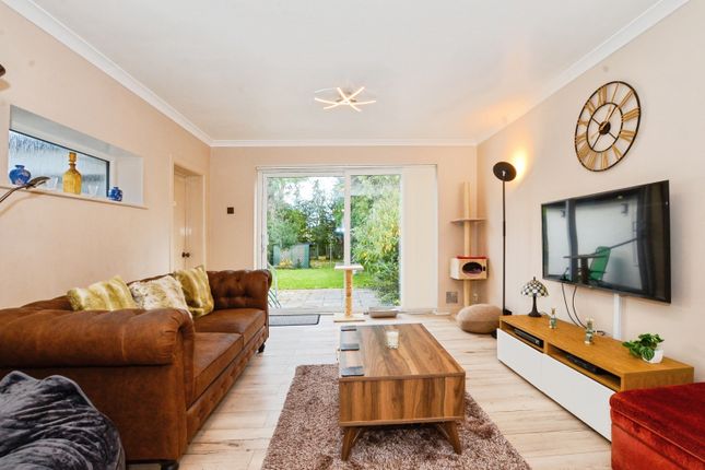 176, Hillcroft Crescent, Watford photo 3