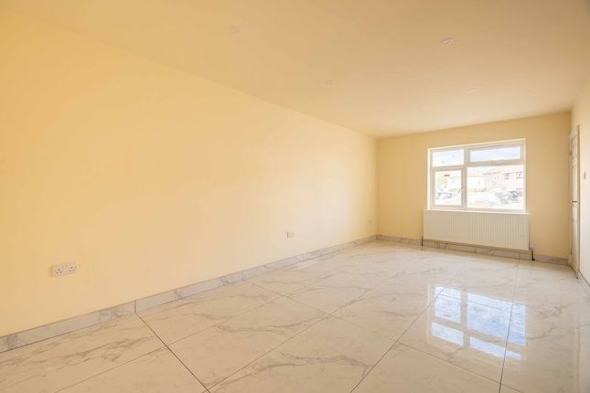 84, Mirador Crescent, Slough photo 4