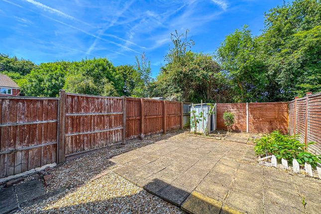 22 Witham Close, Taunton, Somerset photo 2