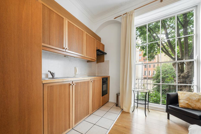 Flat 08, 44 Cartwright Gardens, Bloomsbury, London photo 2