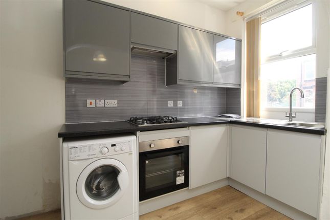45, Copperfield Grove, Leeds photo 4