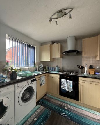 4, Wicklow Grove, Oldham photo 4