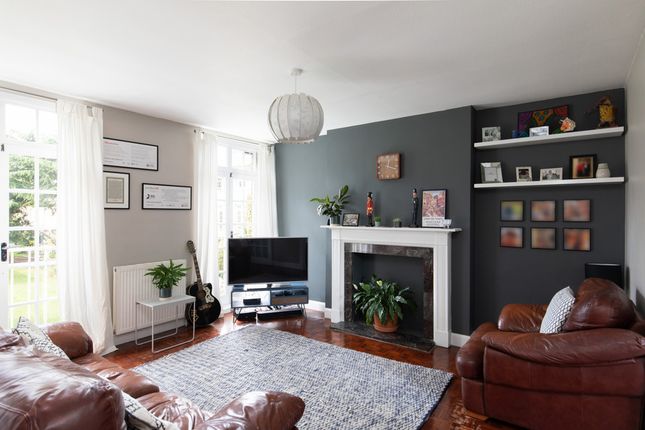 24, Langford Green, Camberwell photo 4