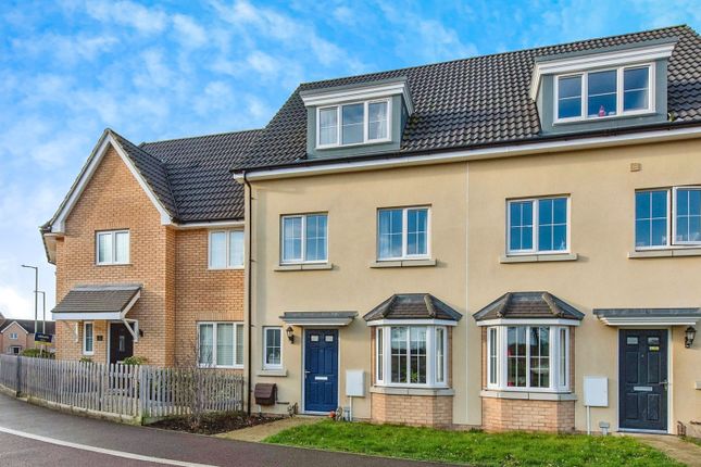 Town house for sale in Periwinkle Walk, Red Lodge, Bury St. Edmunds
