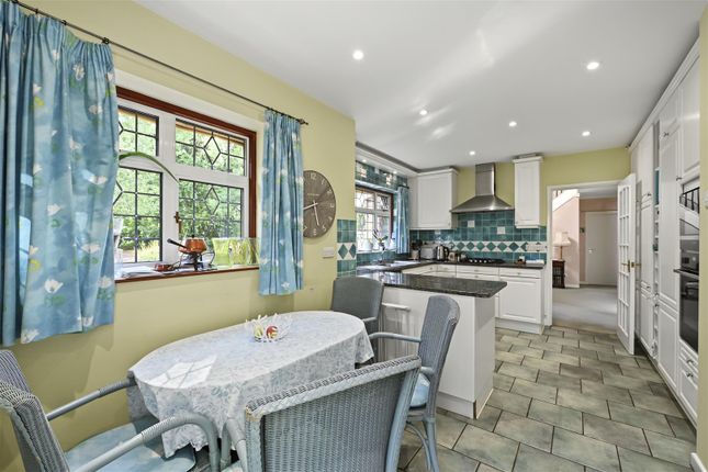 18, West Common Grove, Harpenden photo 2