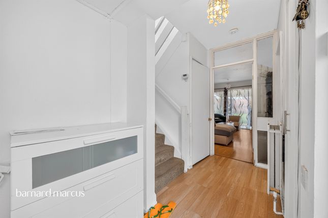 25, Brabazon Avenue, Wallington photo 4