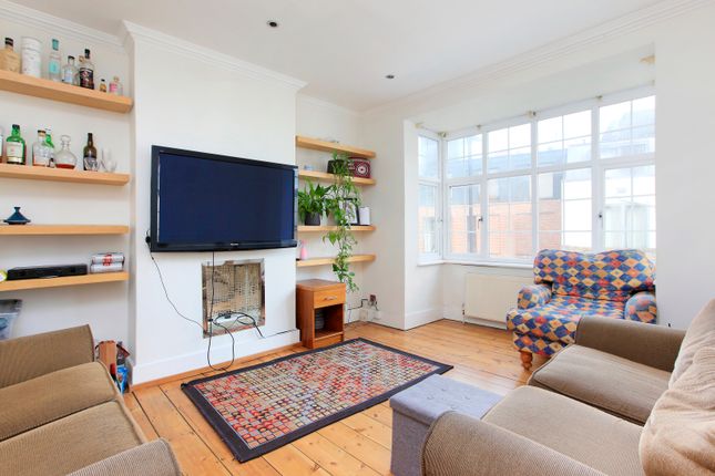 Flat to rent in Edgeley Road, Clapham, London